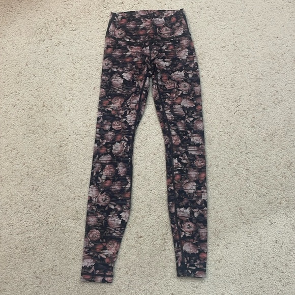 Lululemon Frosted Rose High Rise Legging 💪🏻🌹 - Picture 2 of 6